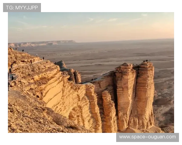 参赛战队抵达利雅得适应场地，沙漠气候成新挑战