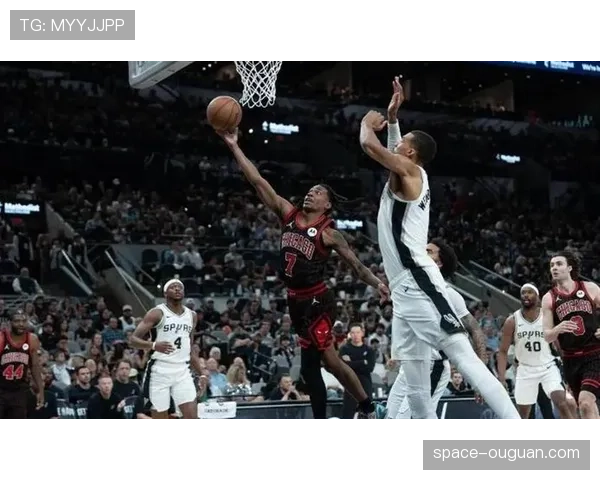 文班亚马41分18篮板率队10连胜，22岁新星明牌争夺MVP